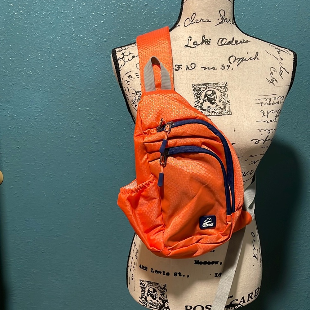 NWOT - APEX Crossbody front 1 strap Bag-many pockets, space for water bottle